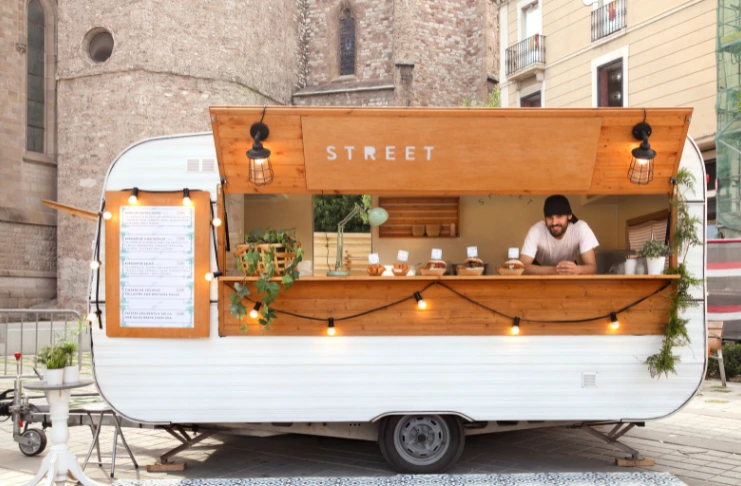 Delicious burgers and tacos from the best food truck in Dubai – Sandra Eats.